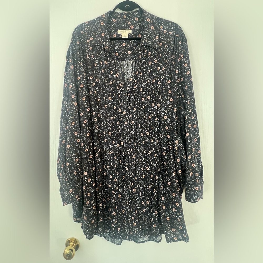 Festi  Button-Up
Relaxed Tunic - Ditsy Floral